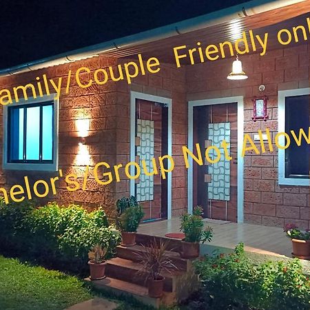 The Royal Ascot Holiday Home Алибаг Экстерьер фото