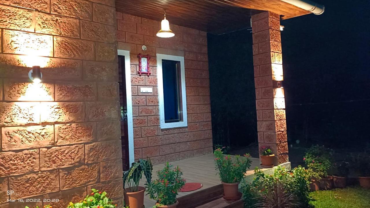 The Royal Ascot Holiday Home Алибаг Экстерьер фото