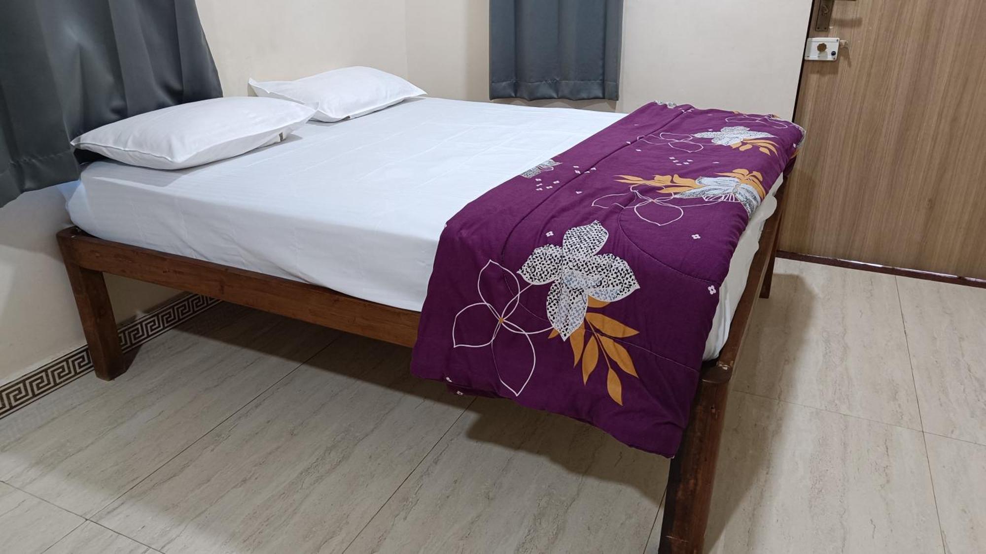 The Royal Ascot Holiday Home Алибаг Экстерьер фото