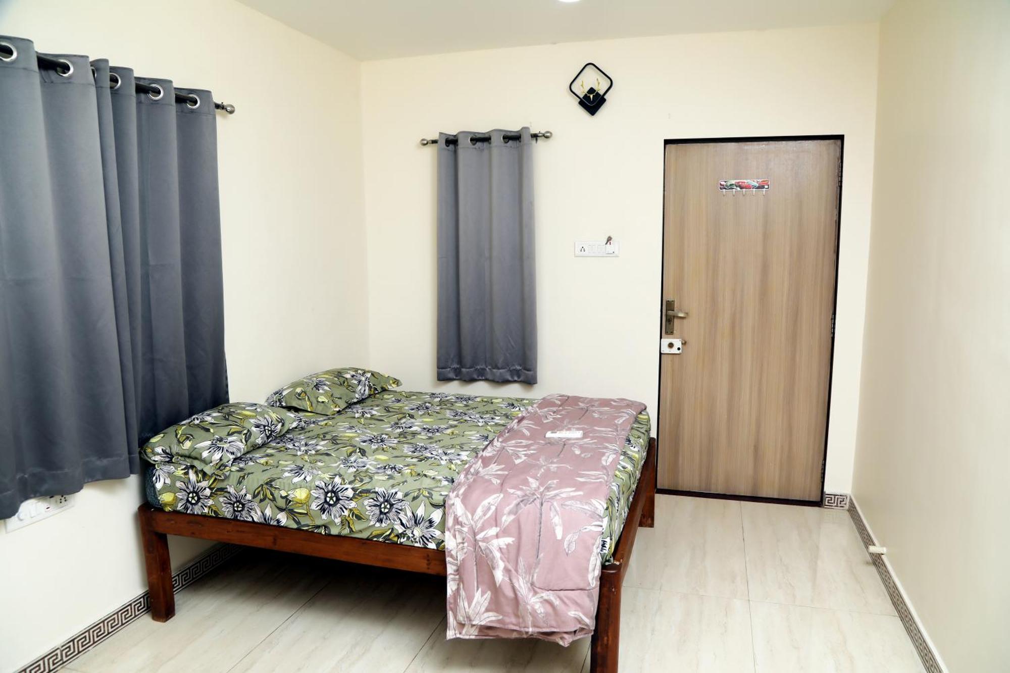 The Royal Ascot Holiday Home Алибаг Номер фото