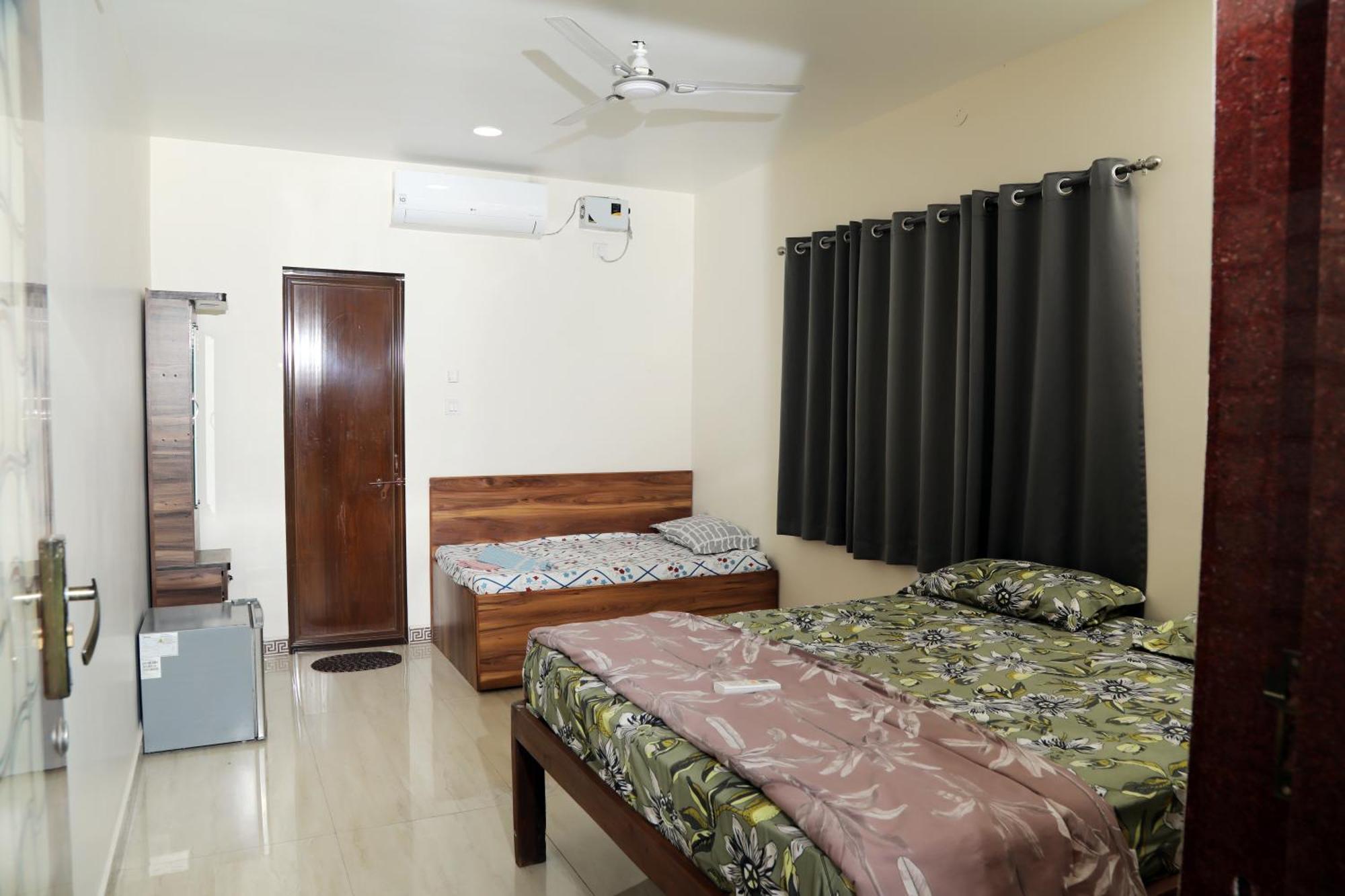 The Royal Ascot Holiday Home Алибаг Номер фото